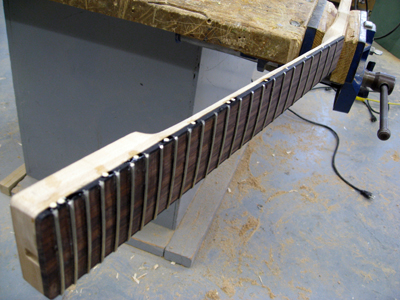 neckfretmarkerscloseup